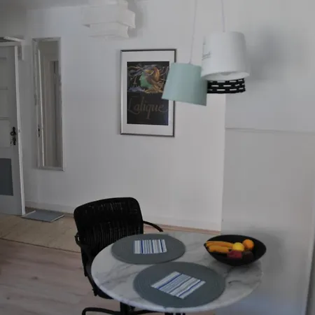 شقة Stadt- Naturnah, Traumblick Und Balkon *