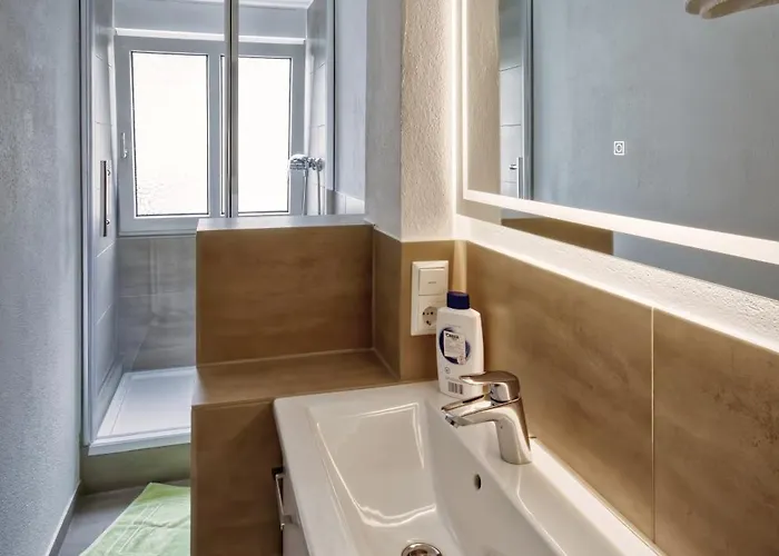 Appartement Stadt- Naturnah, Traumblick Und Balkon *