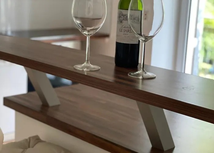 Stadt- Naturnah, Traumblick Und Balkon *